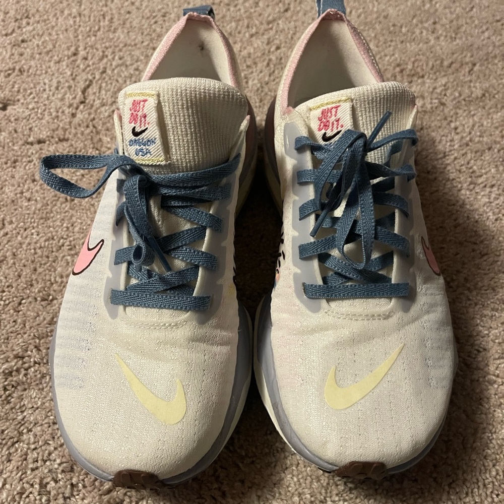 Nike Invisible 3 - Size 9